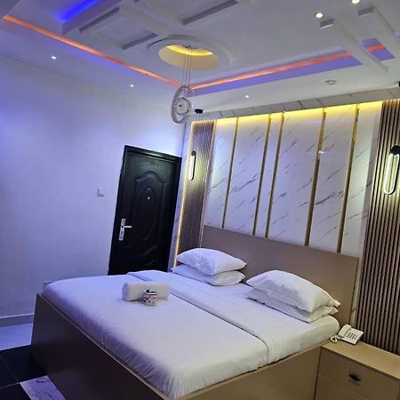 Vhs Vinchee Suites Lagos Bagian luar foto