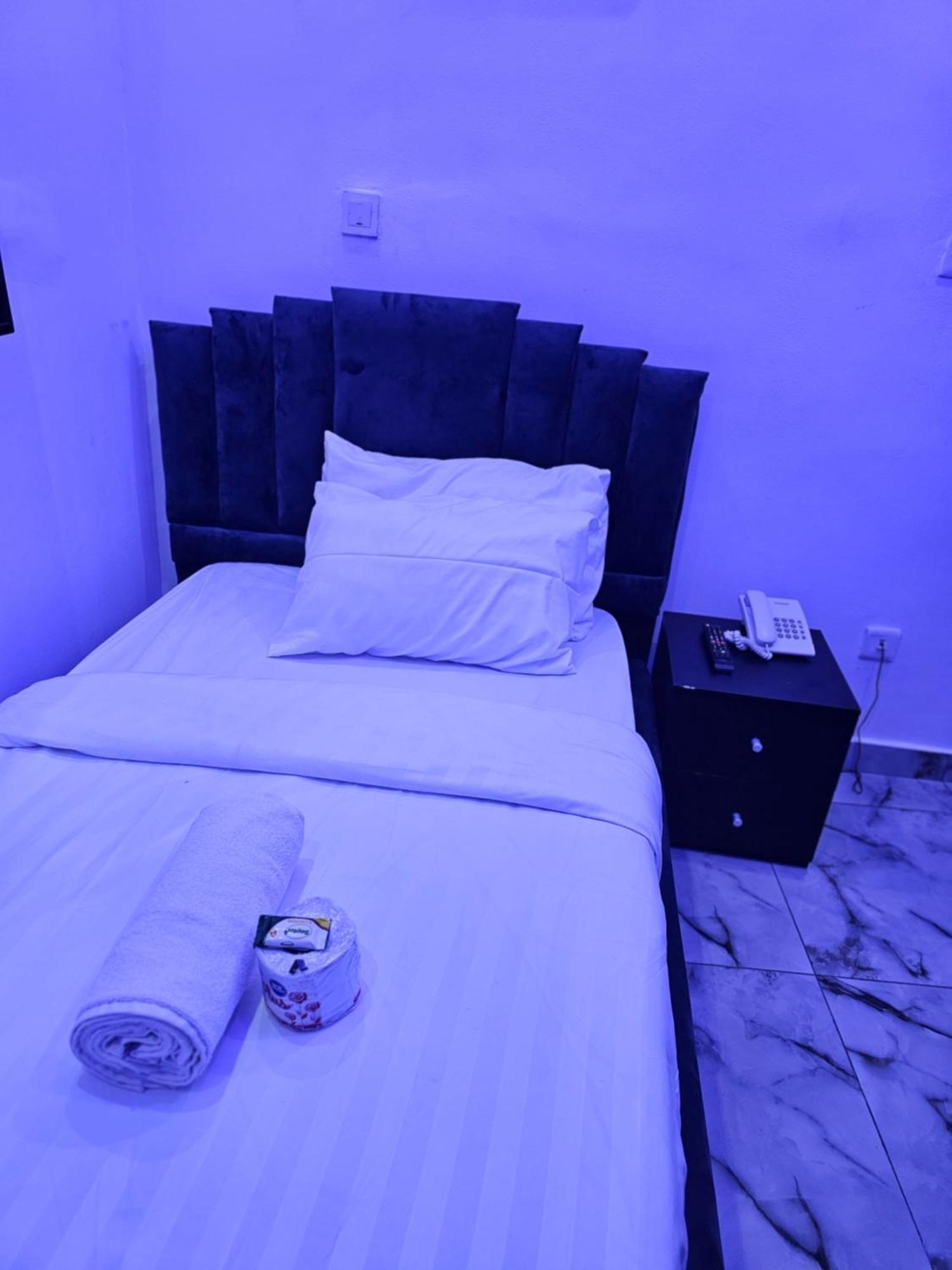 Vhs Vinchee Suites Lagos Bagian luar foto