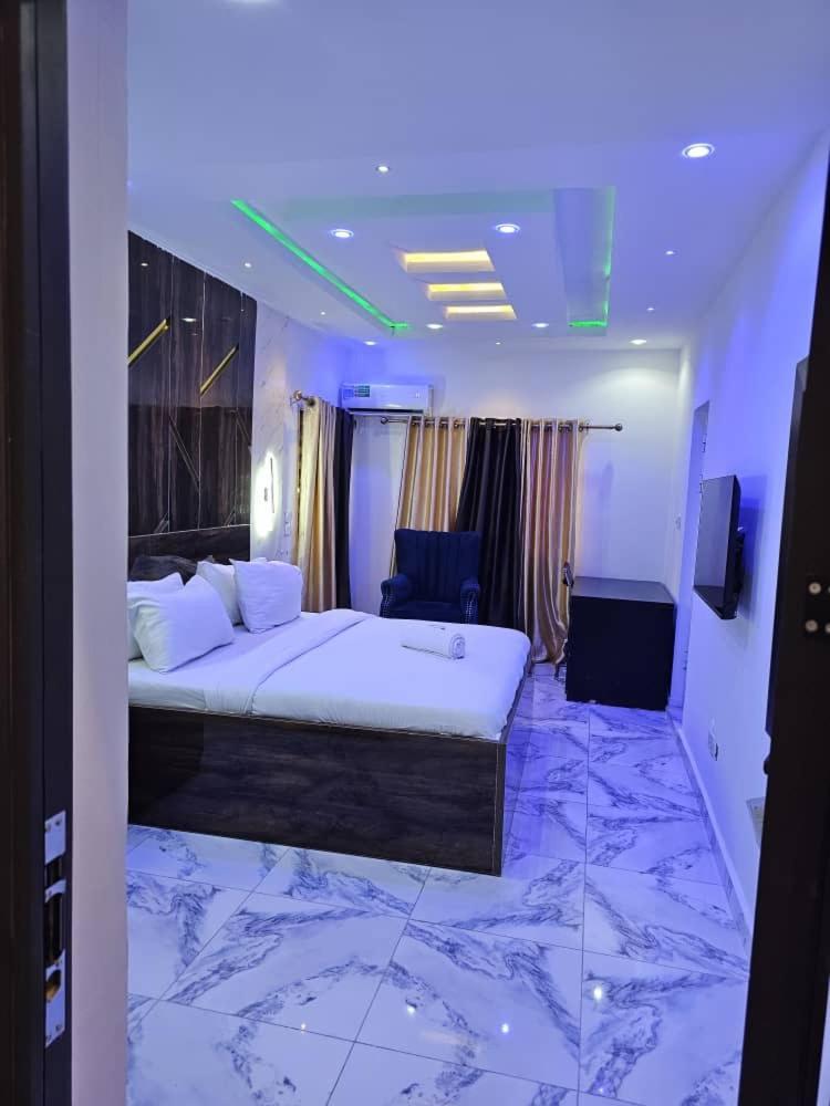Vhs Vinchee Suites Lagos Bagian luar foto
