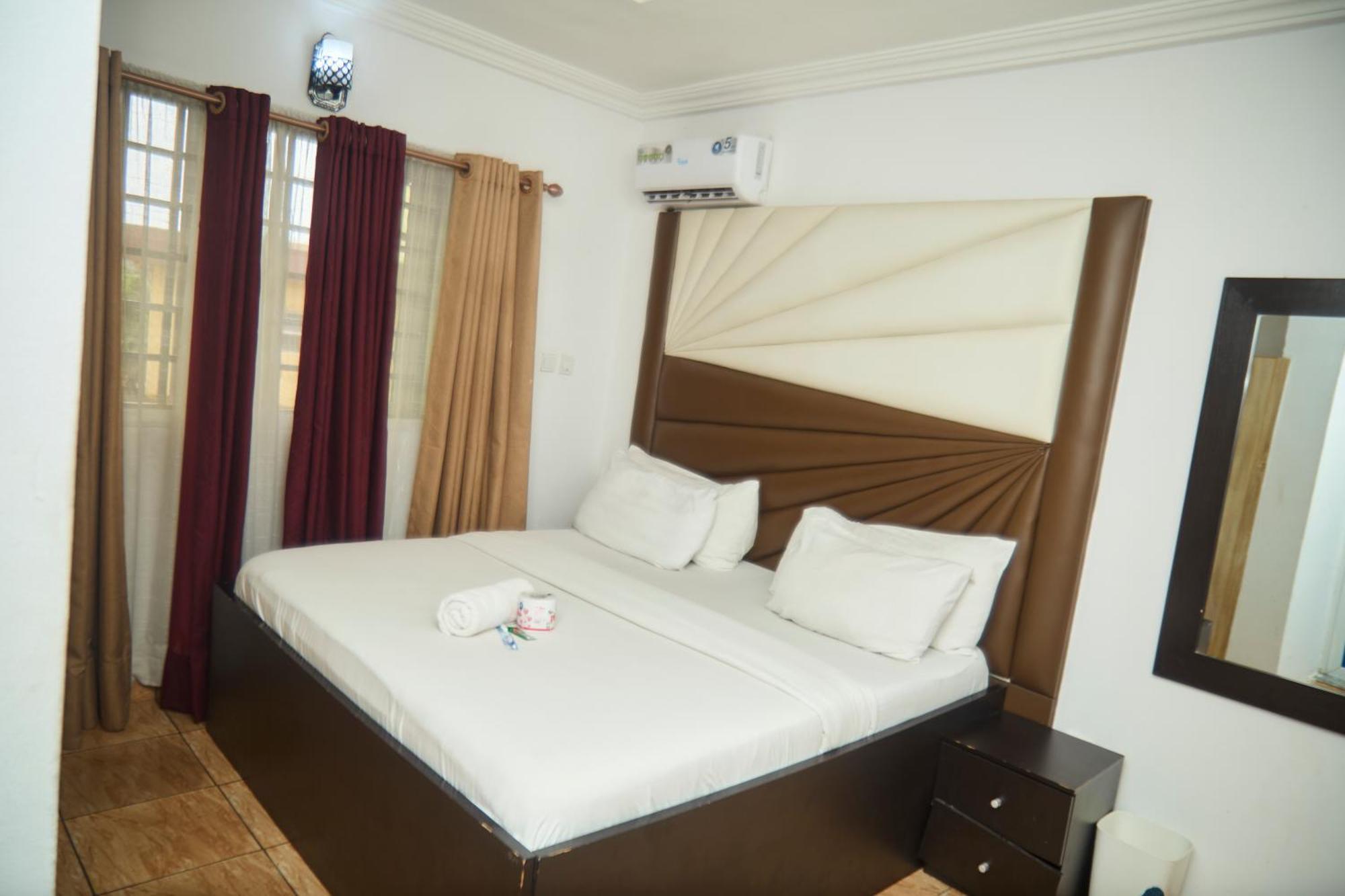 Vhs Vinchee Suites Lagos Bagian luar foto