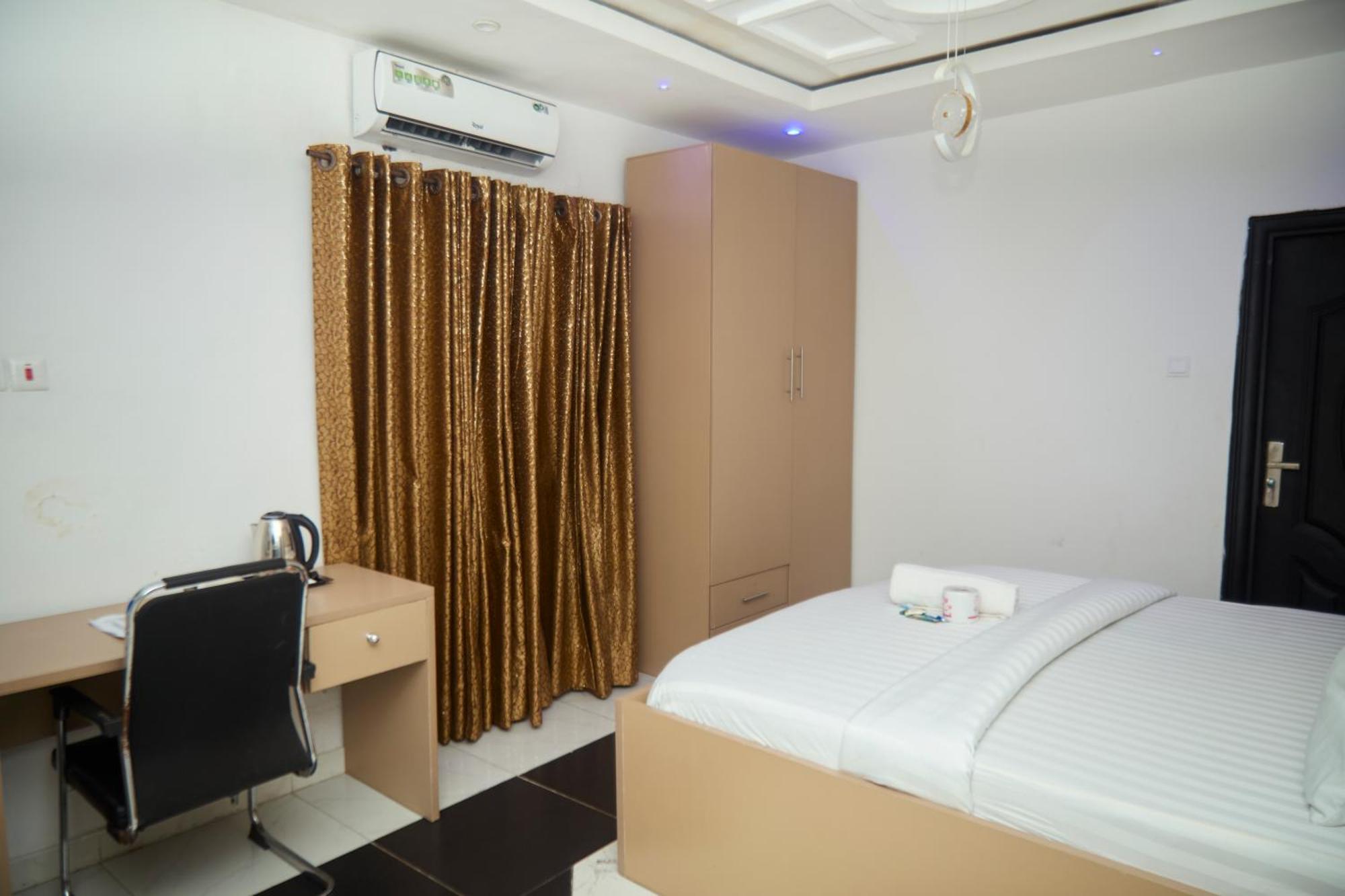 Vhs Vinchee Suites Lagos Bagian luar foto