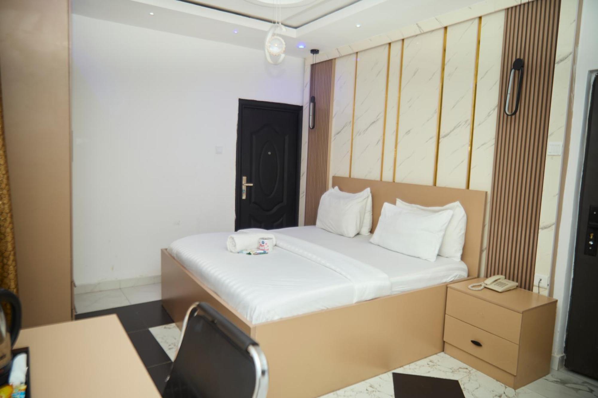 Vhs Vinchee Suites Lagos Bagian luar foto