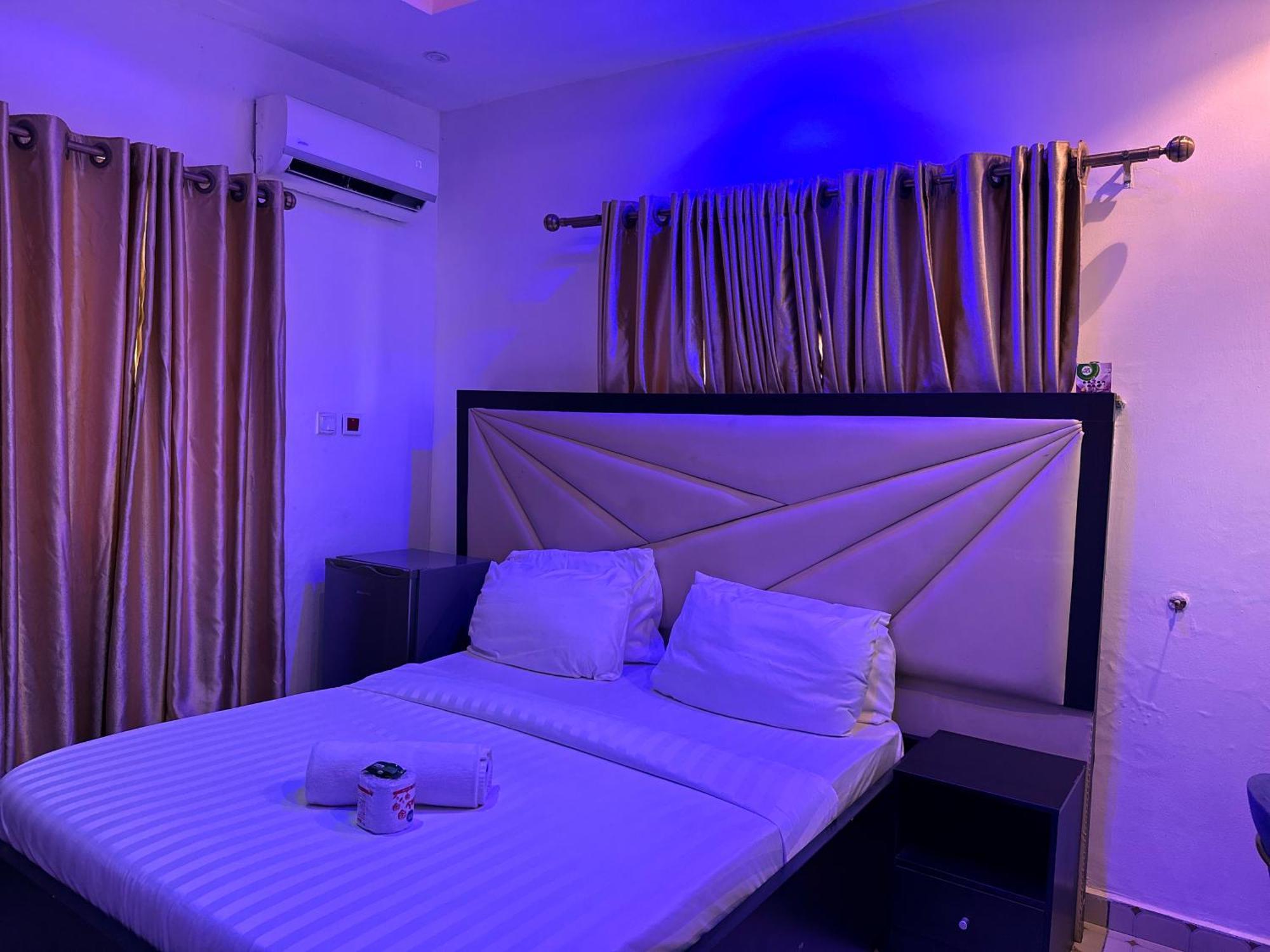 Vhs Vinchee Suites Lagos Bagian luar foto