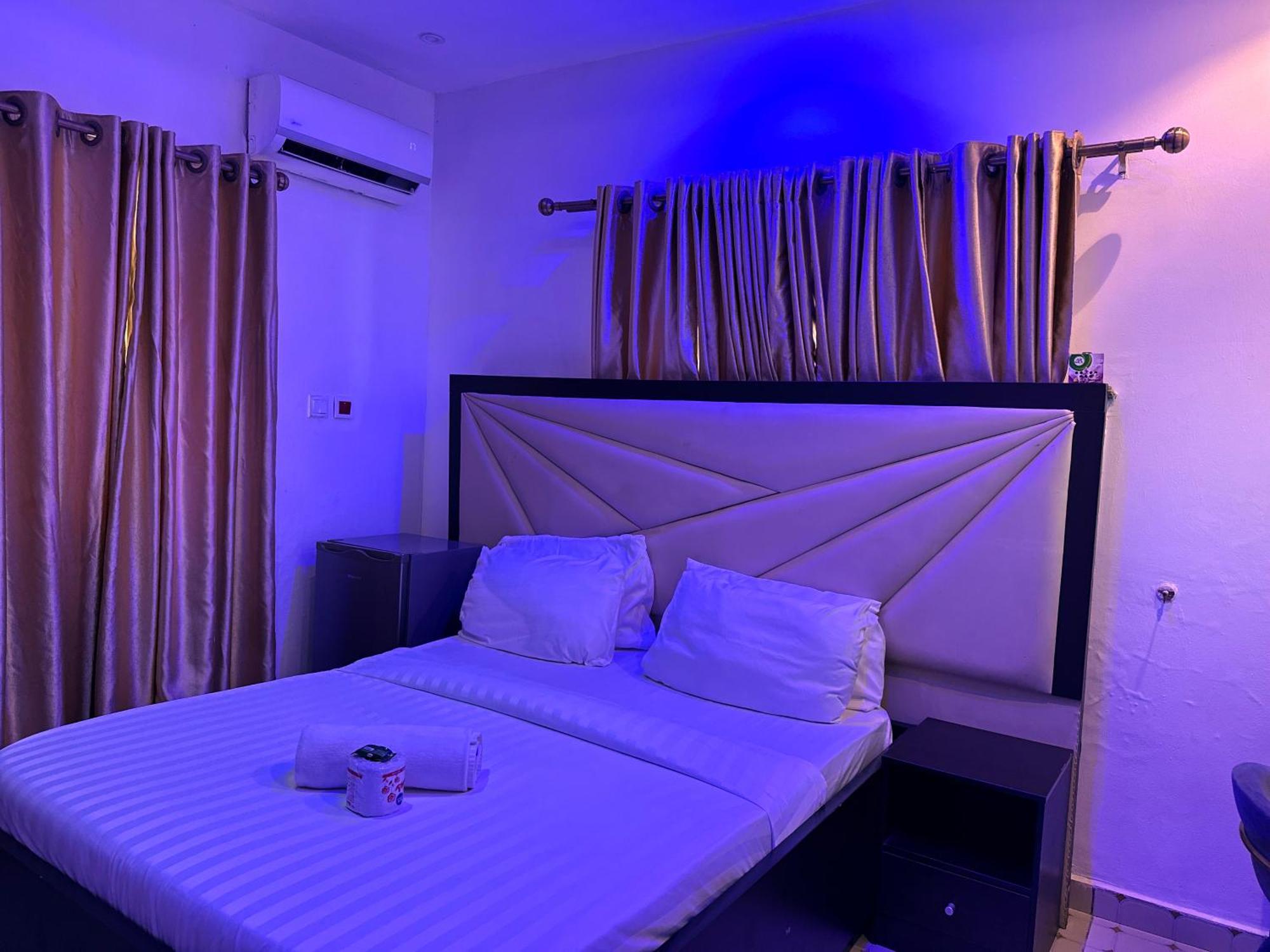 Vhs Vinchee Suites Lagos Bagian luar foto