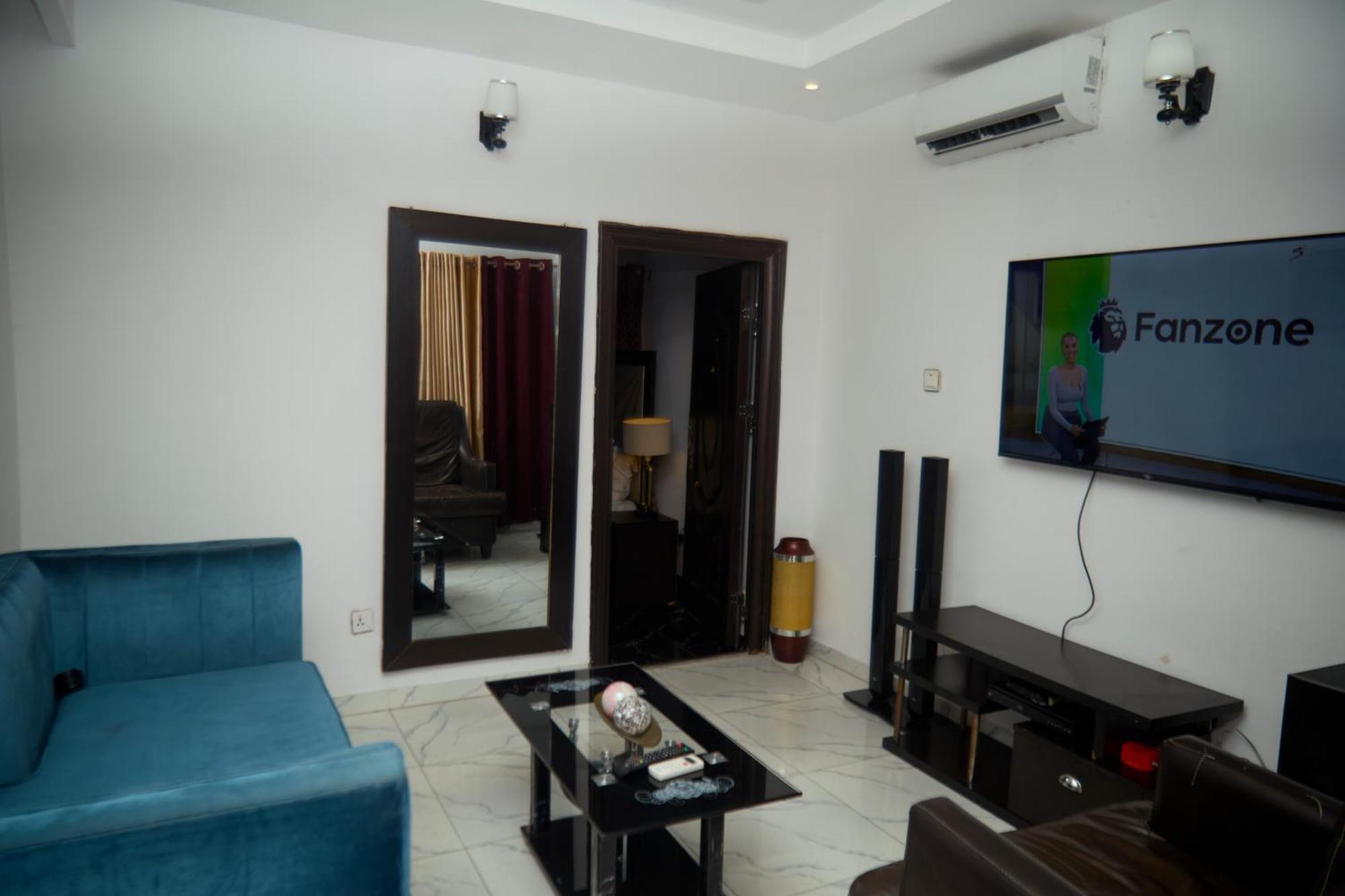 Vhs Vinchee Suites Lagos Bagian luar foto